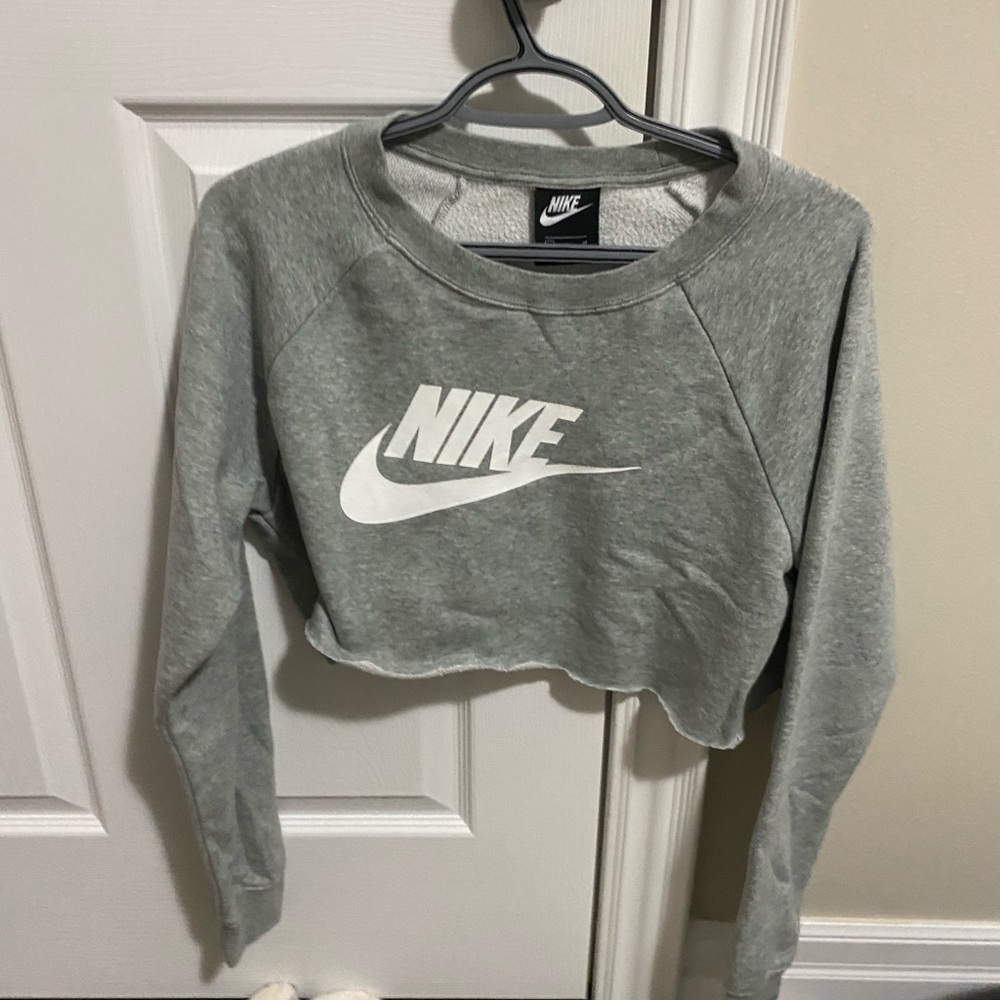 Nike crop top long sleeve size medium